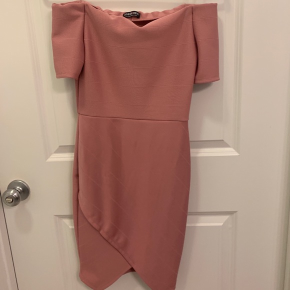 Fashion Nova off the shoulder dress - Picture 1 of 3